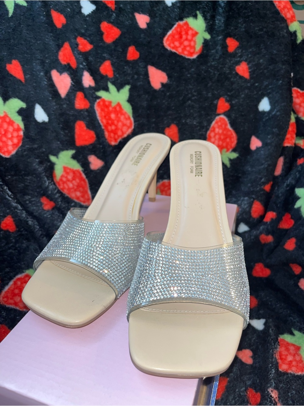 Ladies Cushionaire Memory Foam Ladies Size 9 Silver Rhinestone Sequin Heels
